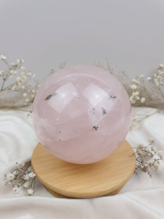 Rosenquarz Kugel mit Pyrit und Stern