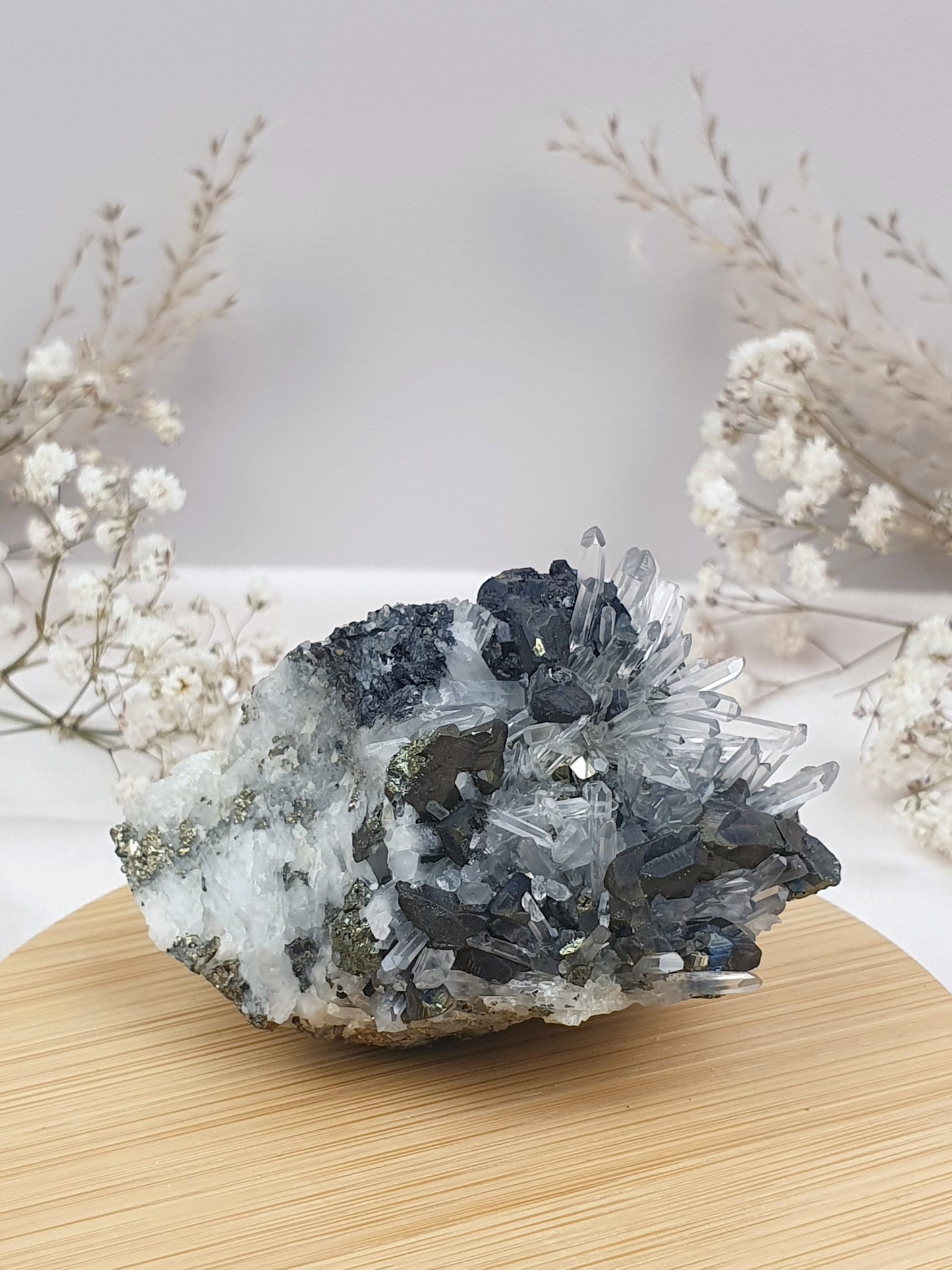 Quarz mit Pyrit Cluster (1)