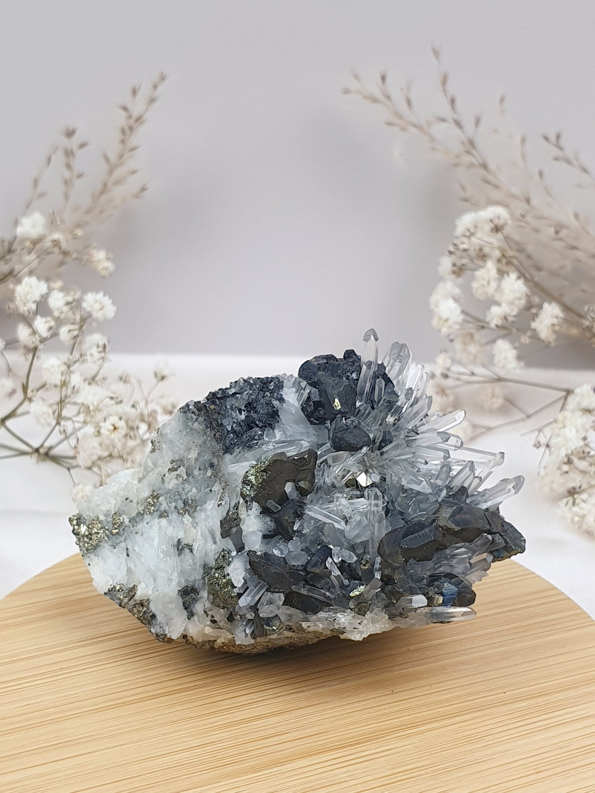 Quarz mit Pyrit Cluster (1)