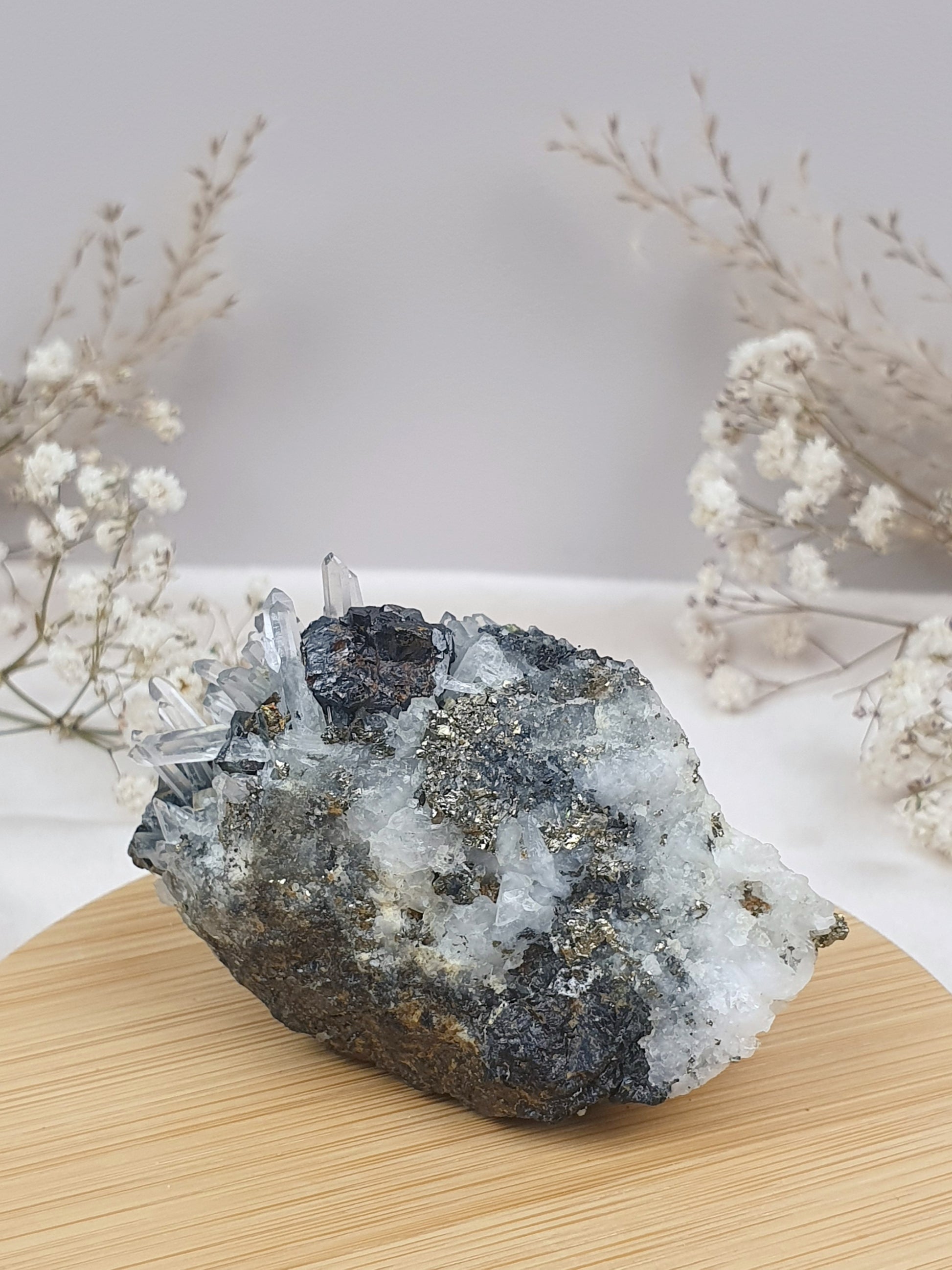 Quarz mit Pyrit Cluster (1)