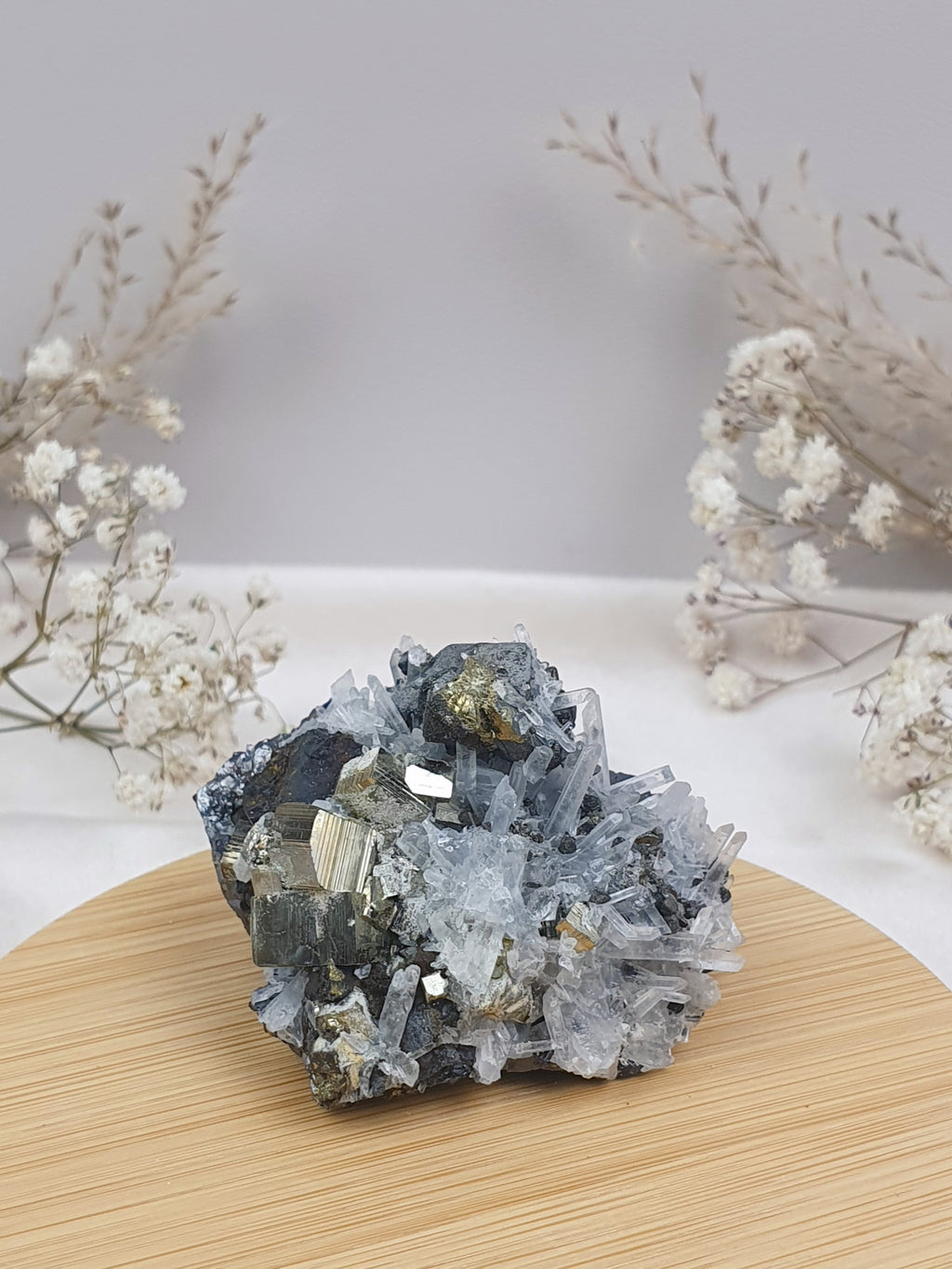 Quarz mit Pyrit Cluster (2)