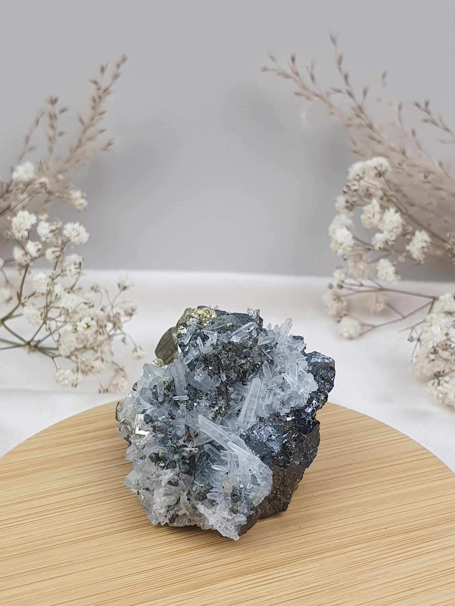 Quarz mit Pyrit Cluster (2)