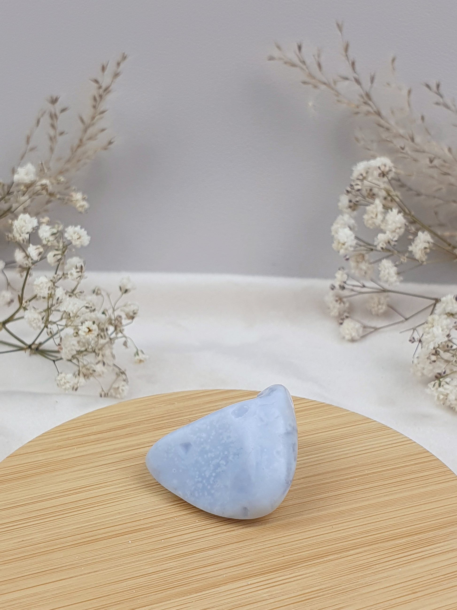 Blauer Chalcedon Trommler mit Druse (2)