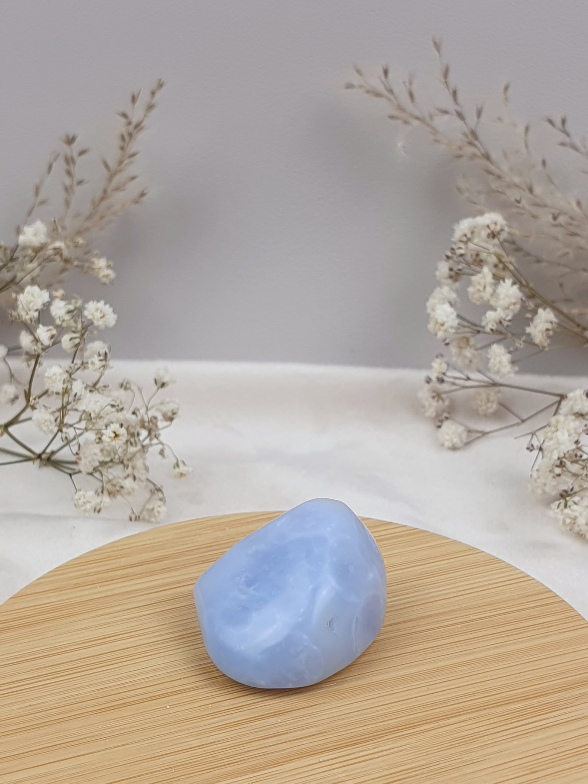 Blauer Chalcedon Trommler mit Druse (1)
