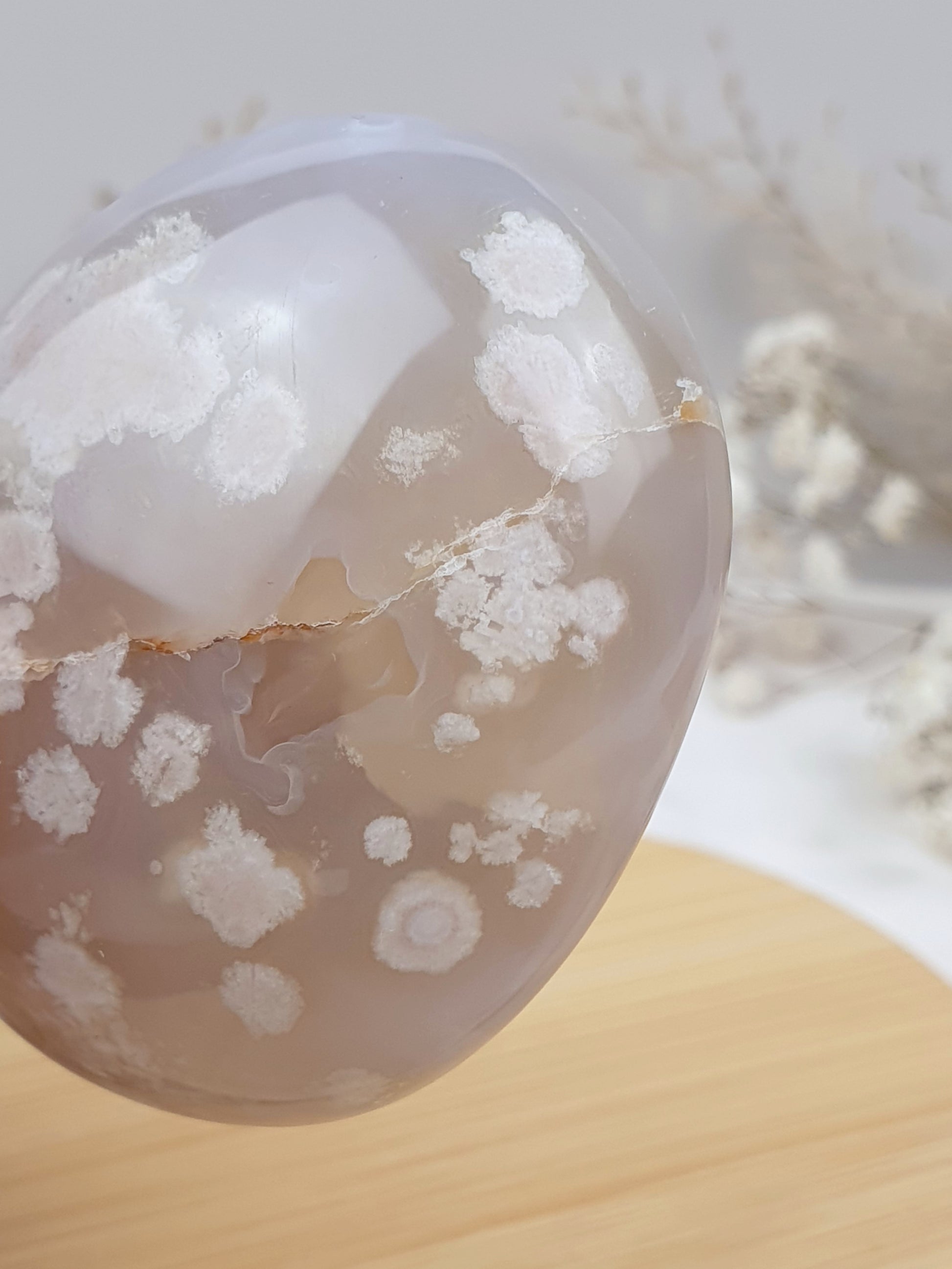 Kirschblüten Chalcedon Handstein (1)