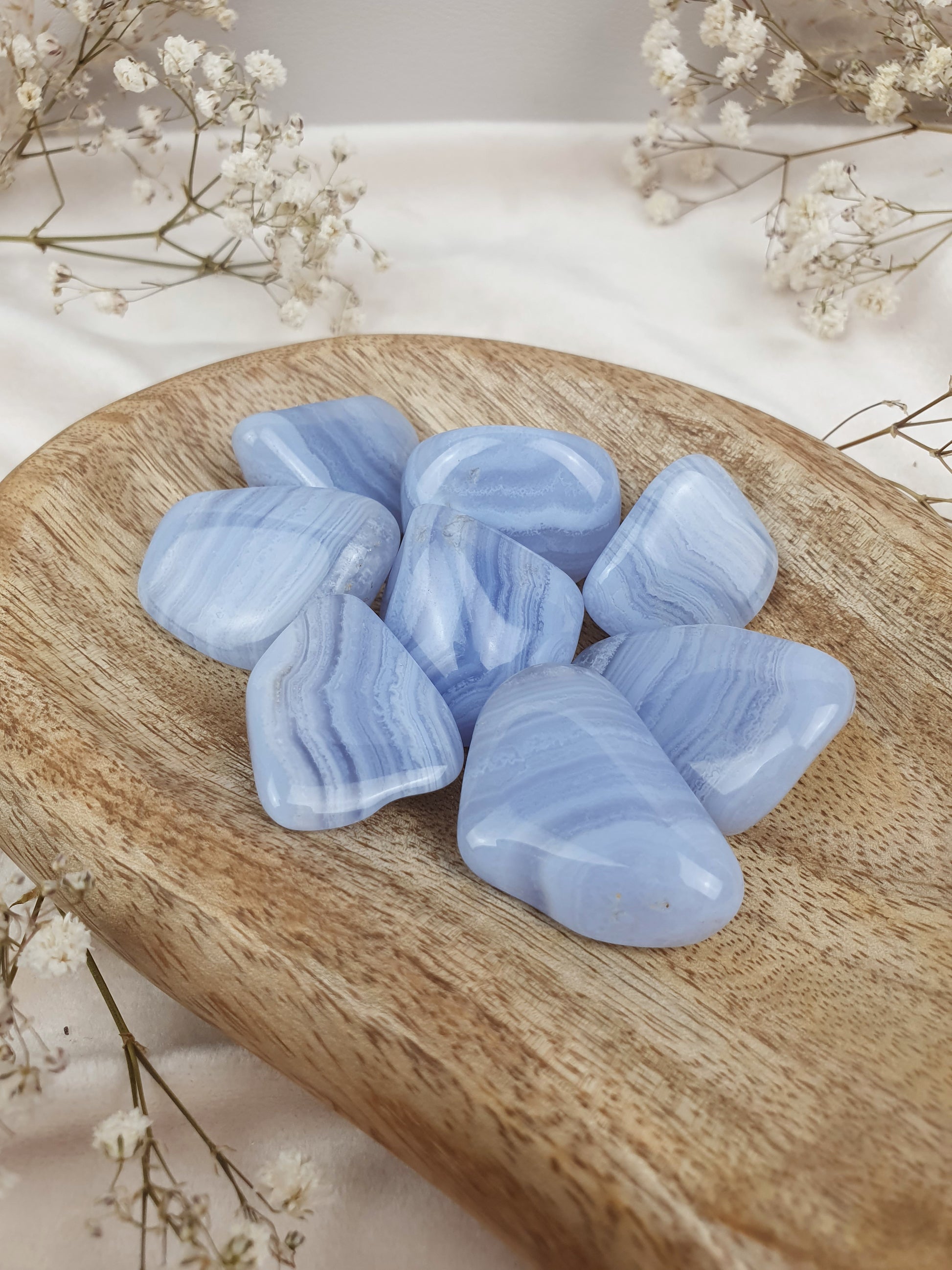 Verschiedene blaue Chalcedon Trommelsteine