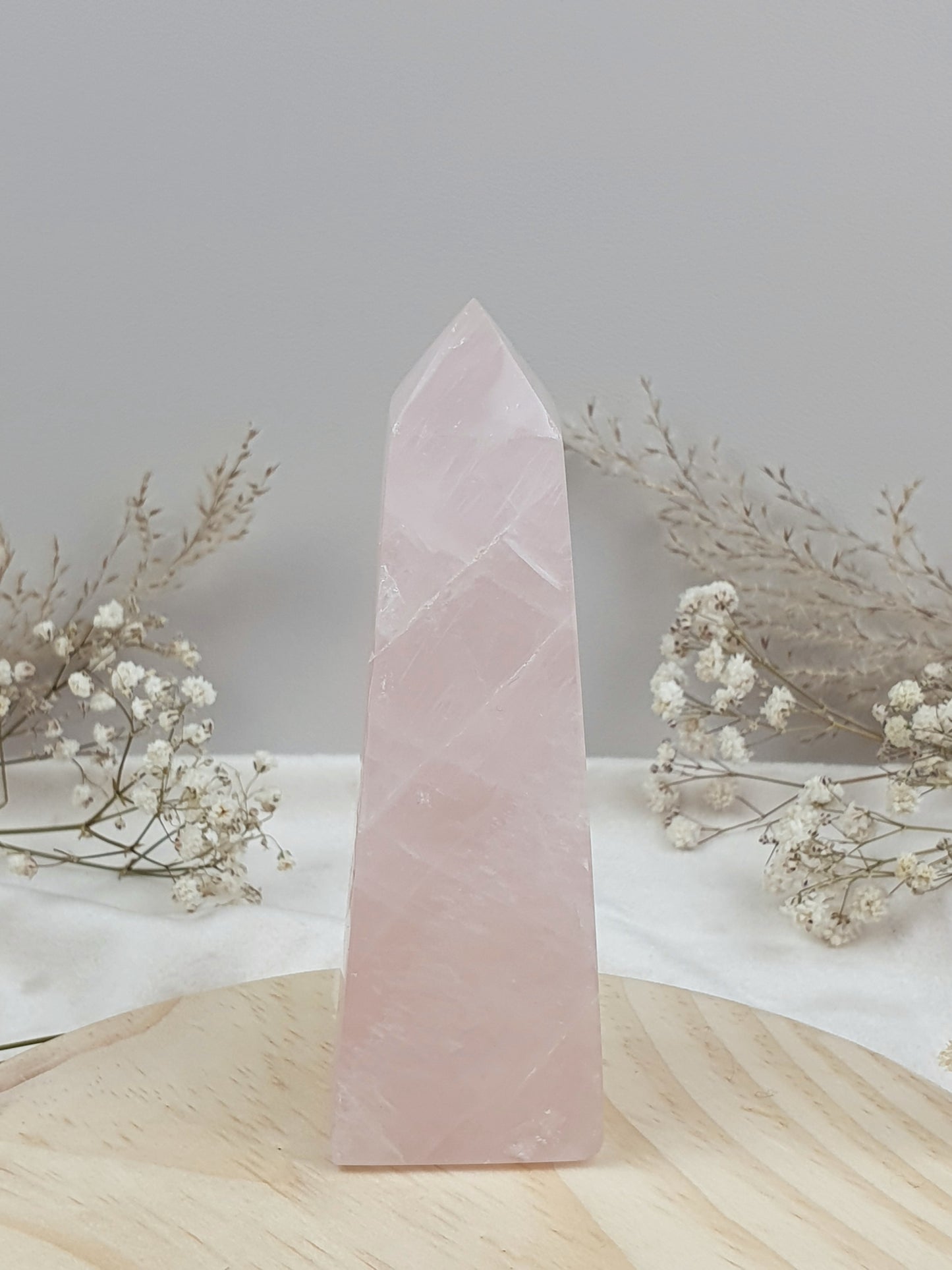 Rosenquarz Obelisk mit leichtem Stern