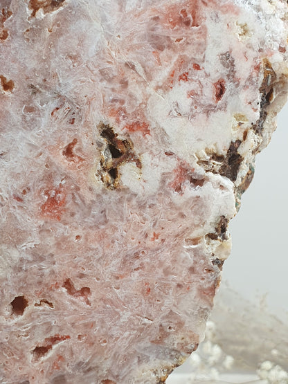 Pink Amethyst Platte auf Ständer (2)