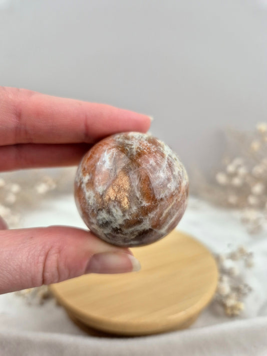 Mondstein Kugel mit blauem Schimmer (4)