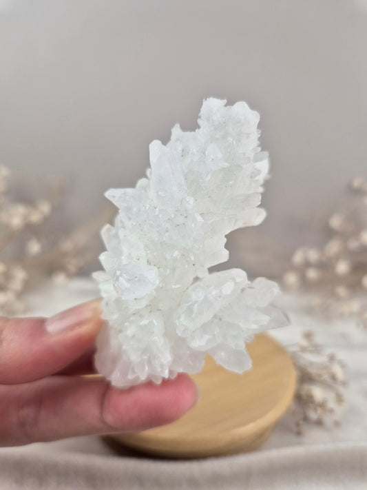 Weißer Aragonit Cluster (1)