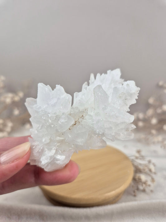 Weißer Aragonit Cluster (1)