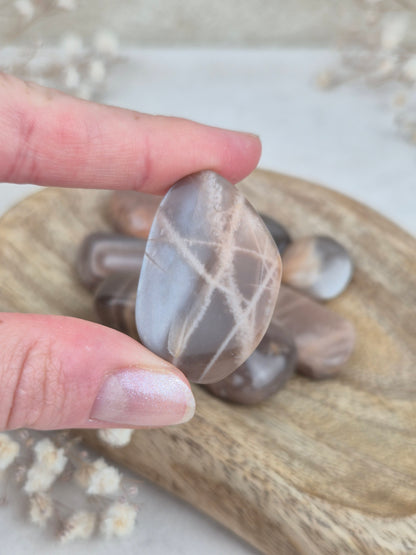 Braune Mondstein Trommelsteine