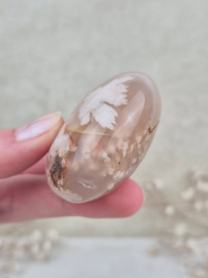 Kirschblüten Chalcedon Handstein (1)